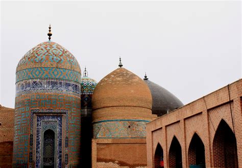  Sheikh Safi al-Din Khānegāh and Mausoleum: An Architectural Gem Brimming with Mystical Beauty!