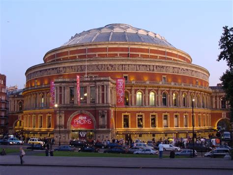  Royal Albert Hall:  Majesteettinen Musiikkia ja Arkkitehtuuria!