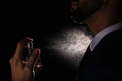 How Much Cologne Should I Spray: A Symphony of Scents and Sensibilities