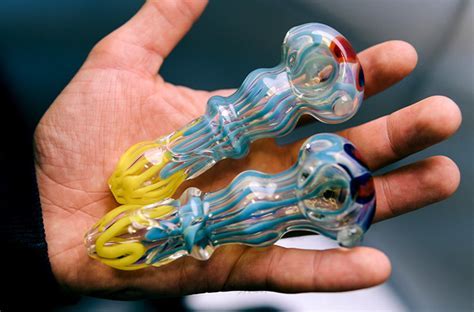 How to Clean a Marijuana Glass Pipe: A Comprehensive Guide