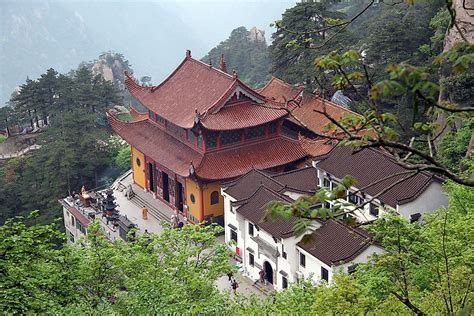 Kongtongshan Mountain Temple: Muinainen temppeli kompleksilla upea näköala!