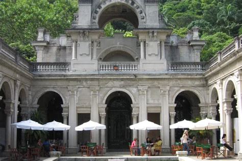  Parque Lage: Taidetta, Luontoa ja Lumoavaa Historiaa