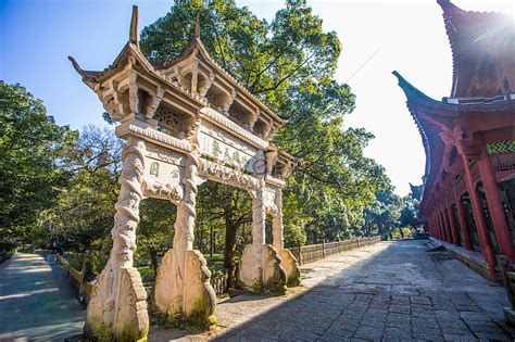  Tiantong Templo - Muinaisen mysteerin ja rauhallisten katseen upea yhdistelmä!